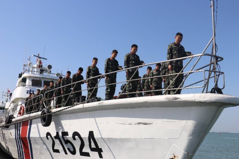 直击广东多地海警海祭活动_执法员_先烈_汕头