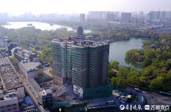 济南大明湖南侧东湖大厦拆除施工最新进展