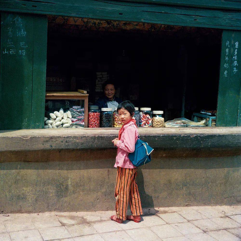 看完这组40年前偷拍的老照片我下决心停掉女儿所有的兴趣班