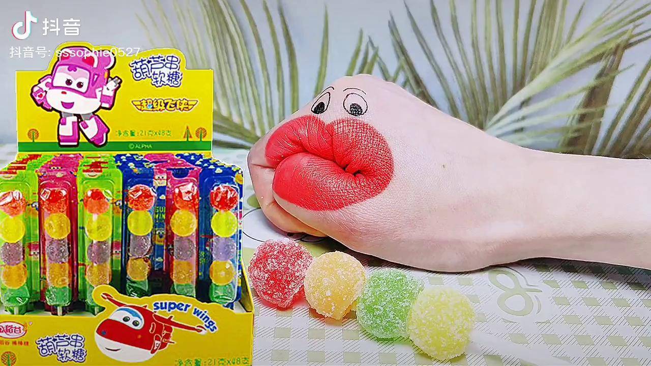 趣味糖果贪吃果子吃彩色糖串四种颜色四种口味呦糖果好吃好玩冰雪2022