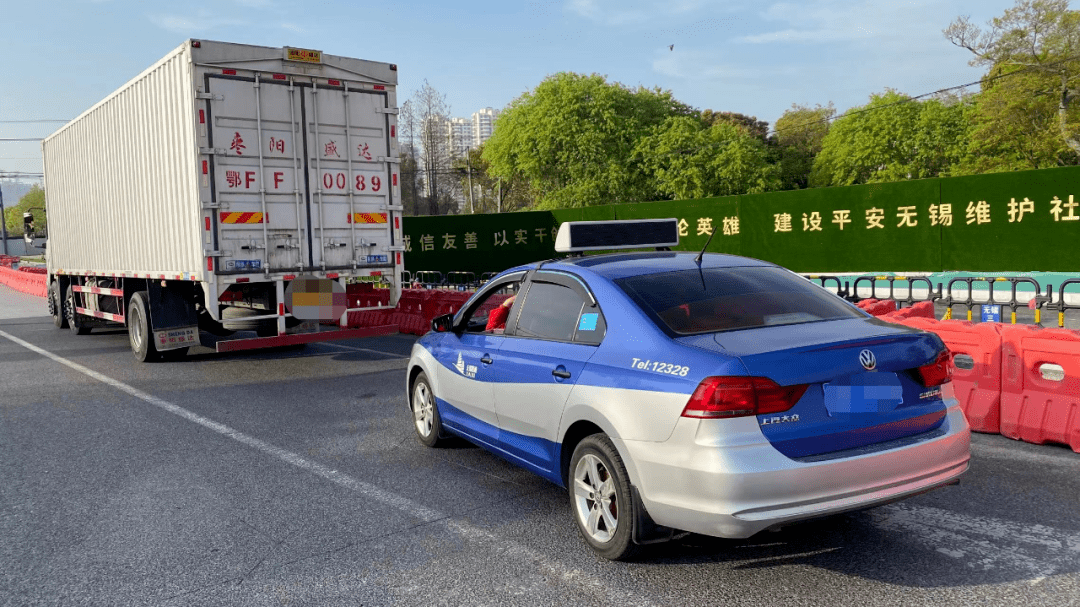出租车干起了"新业务"!_货运卡车_车辆_无锡