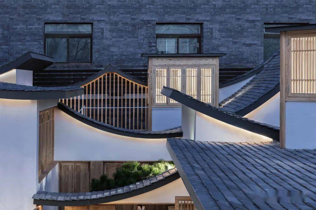 这才是鬼才设计坡屋顶也能打造未来感