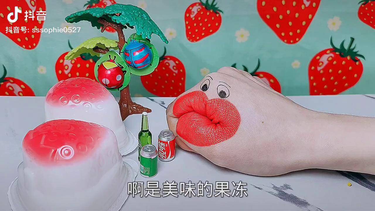趣味糖果贪吃果子吃双色草莓果冻草莓味搭配牛奶味太好吃了草莓糖果