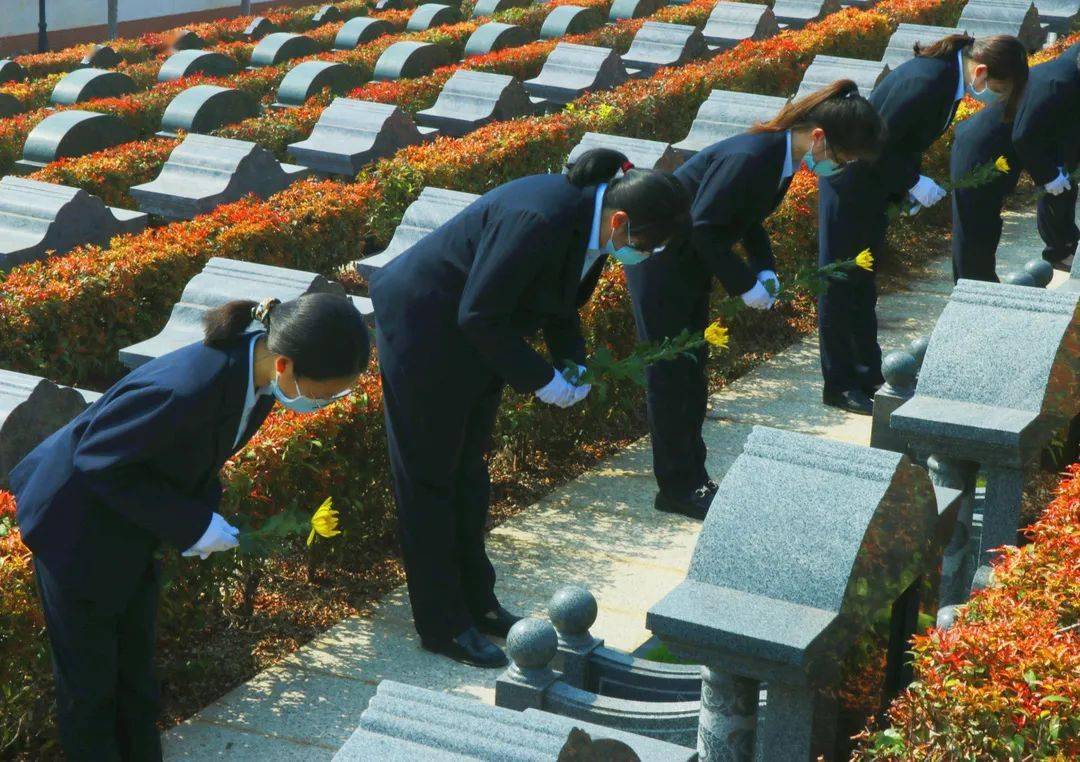 4月5日,三水区举行全区鲜花代祭扫活动,与此同时,七个镇街的殡葬服务