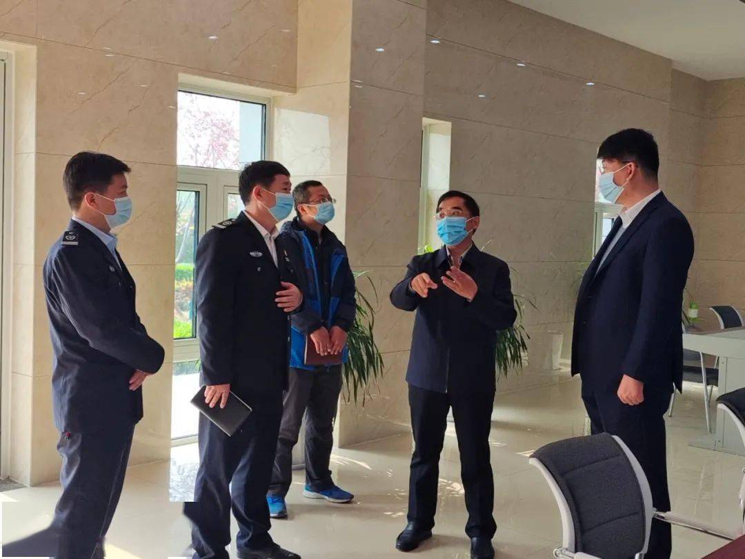 市交通运输综合服务中心主任李广根一行到菏泽公交集团督导检查疫情
