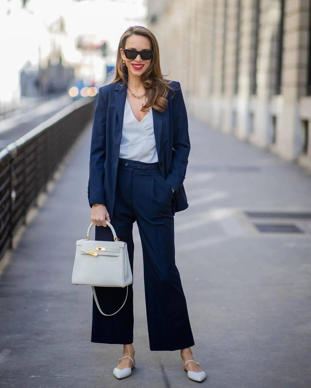 阔腿裤尖头鞋时髦整个春夏