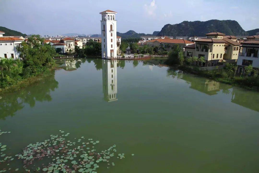 北岭山脚,南向星湖的千亩低密人居大盘,星湖名郡,便有捡漏的约好机会.