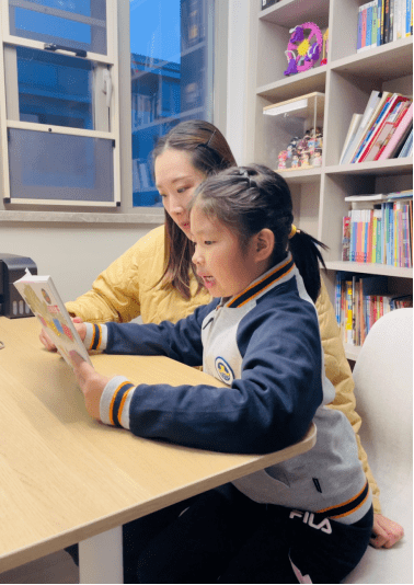 春暖方堂童谣书香记金陵小学石抱树读书节之一年级童谣诵读诗歌大绘