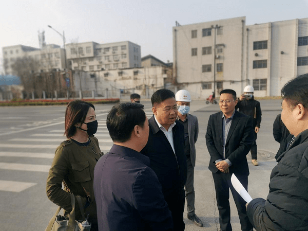 副局长张小建到中山西路(五福路-魏都路)现场办公,协调解决禹王台区