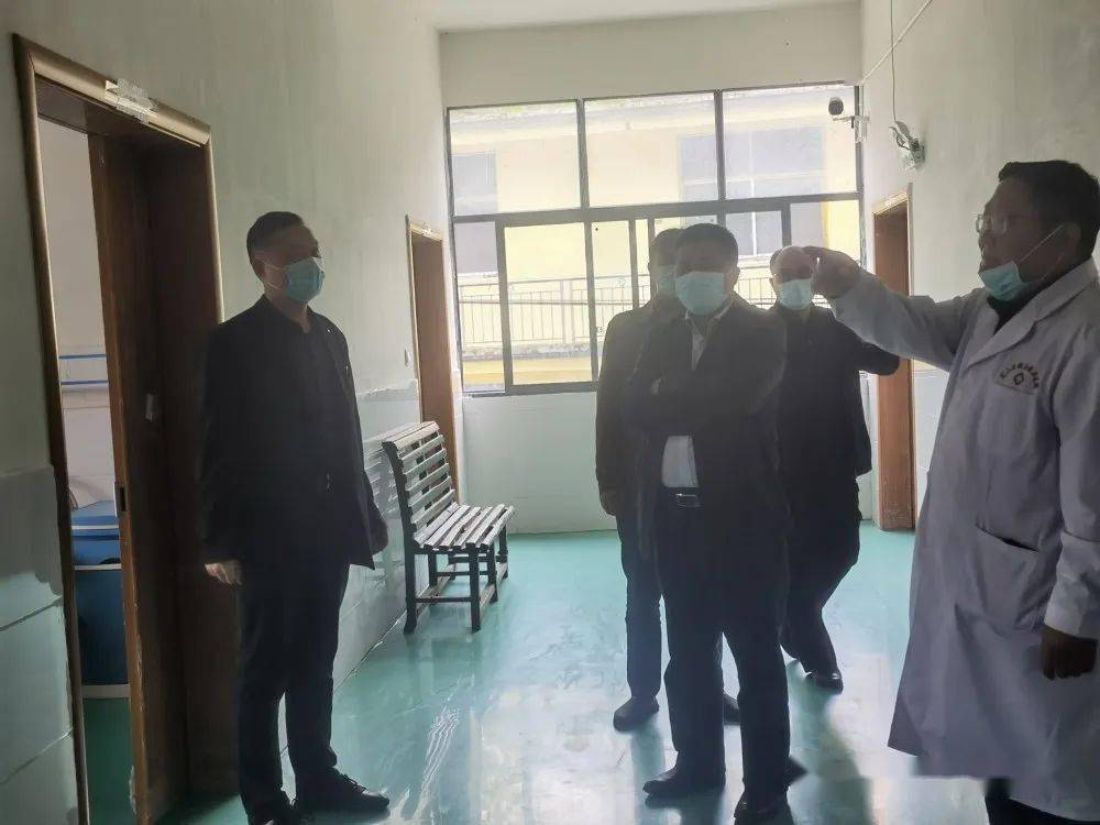 县卫健局局长张明仁率班子成员调研偏远乡镇卫生院工作