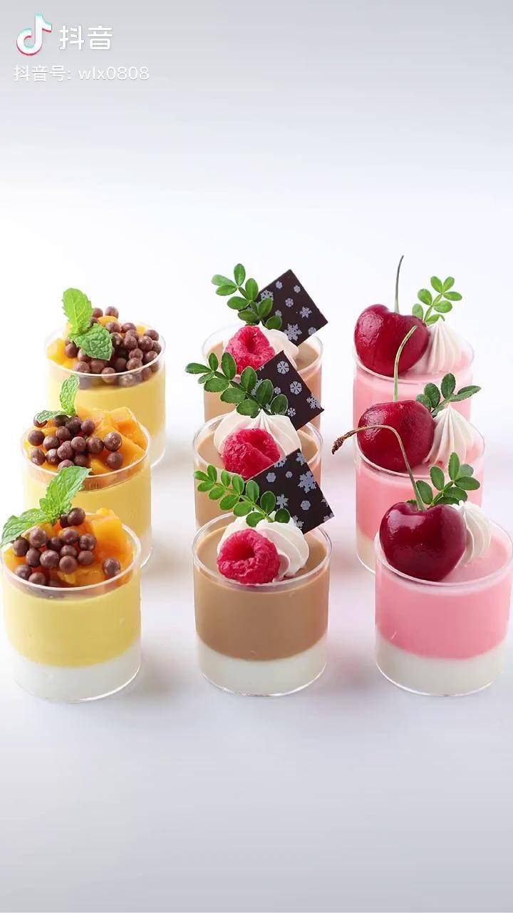 春天的气息甜品台必做的奶冻水果杯春天一起做起来吧小清新甜品烘焙