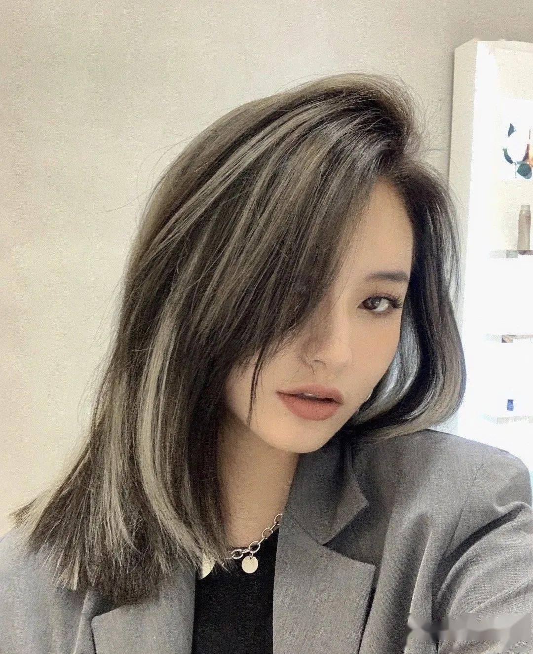 2022流行这样挑染时髦又养眼你不妨试试吧