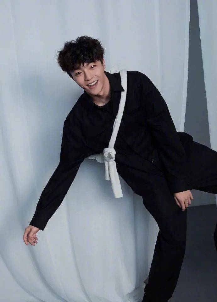 卷毛造型的男生,可帅可甜太招人喜欢了!_发型_男士_刘海