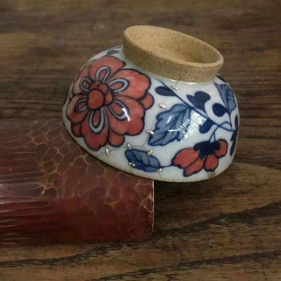 "新三年旧三年,缝缝补补又三年"的日子已经远去,很少有人再锔盆锔碗了