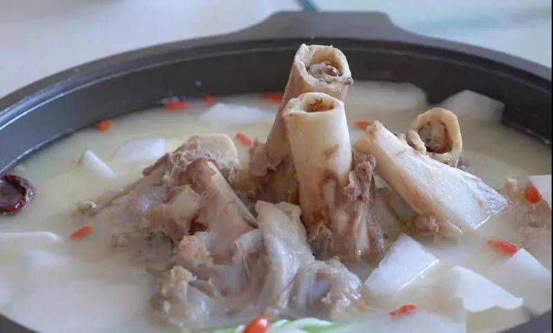 筒子骨会理夜宵一道特色.