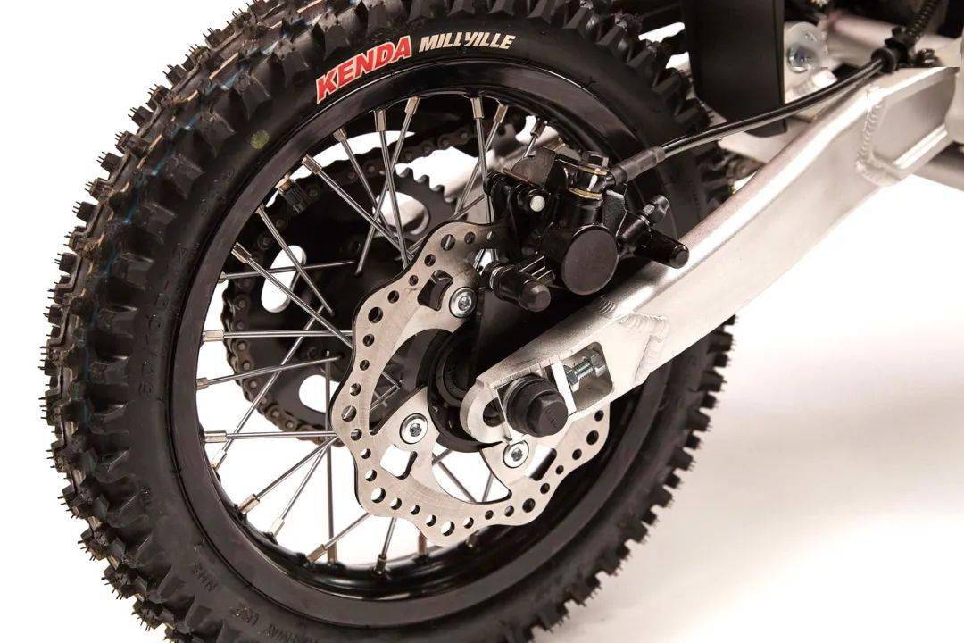 honda标识的greengercrfe2电动越野赛车