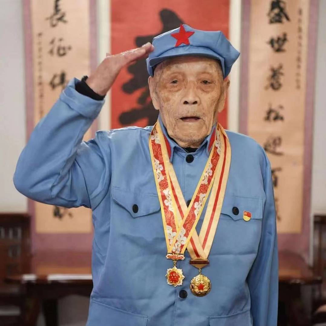 武汉106岁老红军去世,曾拄拐翻越22座雪山,离休后办起红色教育讲堂_肖
