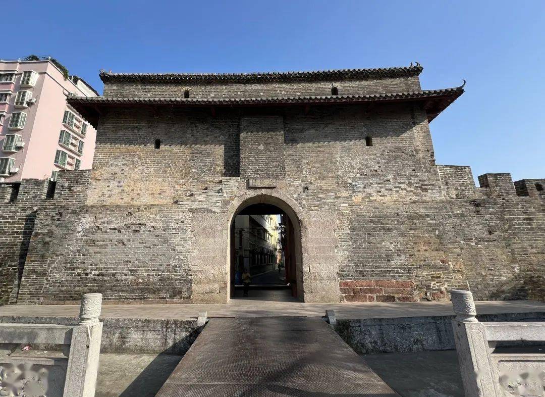兴宁建县于东晋咸和六年,是梅州境内最早建县的一个地区,兴宁县的城址