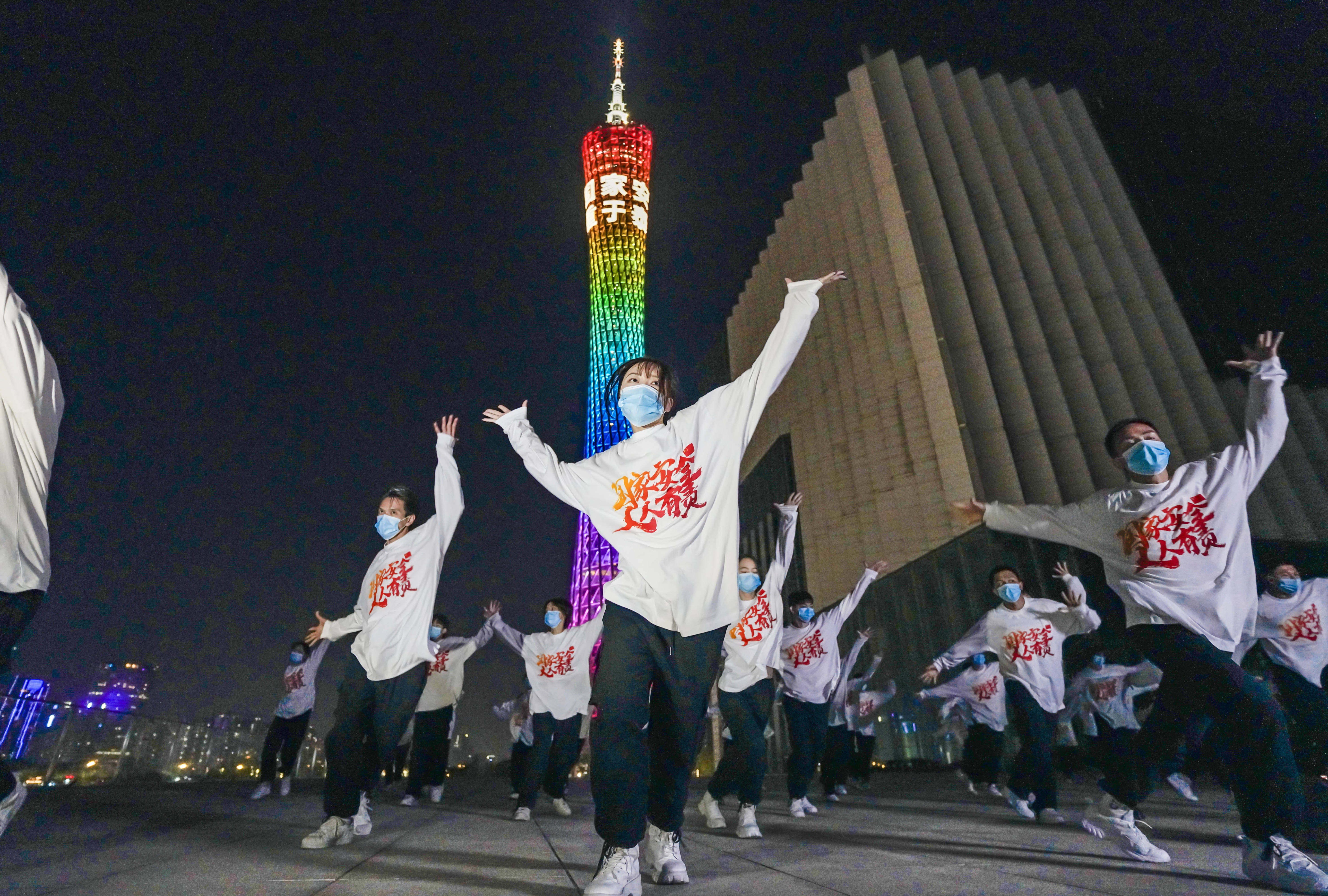 粤港澳青年用舞蹈快闪庆祝全民国家安全教育日