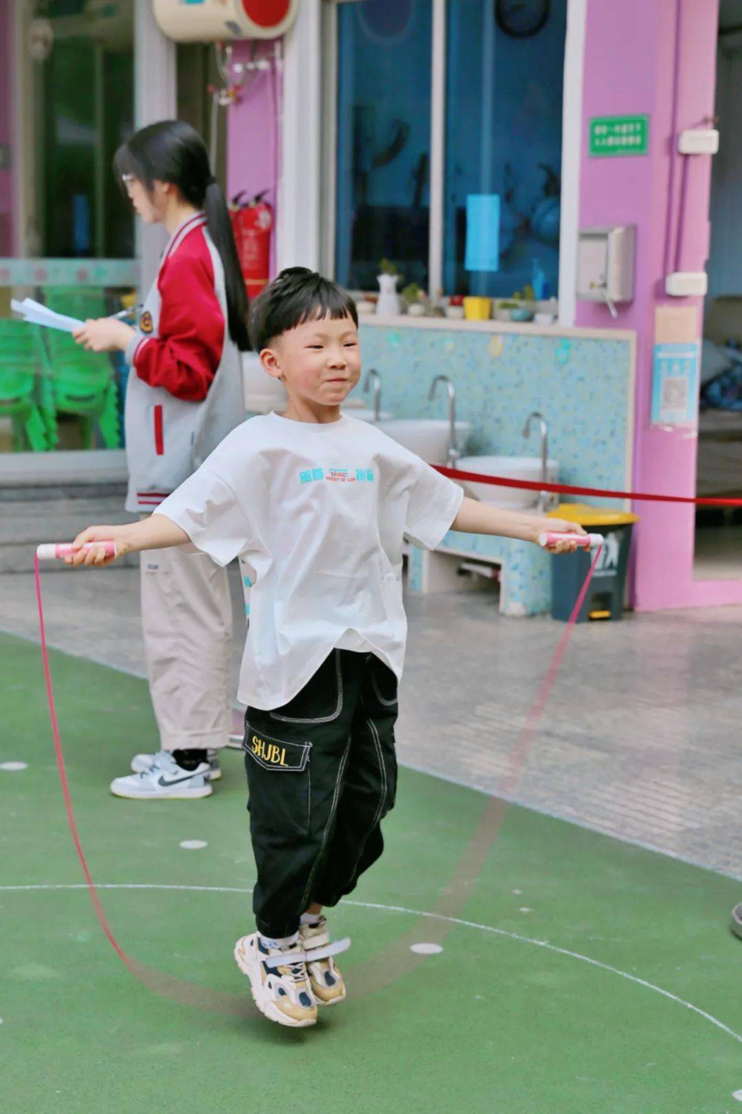 绳彩飞扬,快乐运动——东城之星幼儿园大班段跳绳比赛强势来袭!