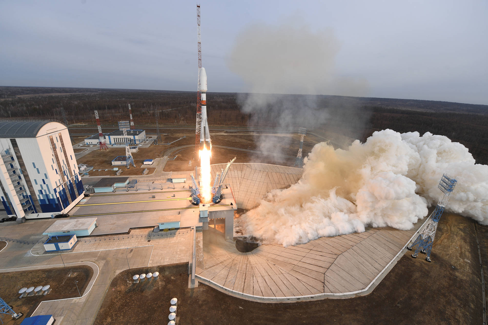 普京与卢卡申科齐赴远东：参观航天发射场，商讨乌克兰局势
