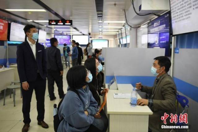 人社部：加强企业招聘用工服务 坚决防BOB全站止和纠正就业歧视(图1)