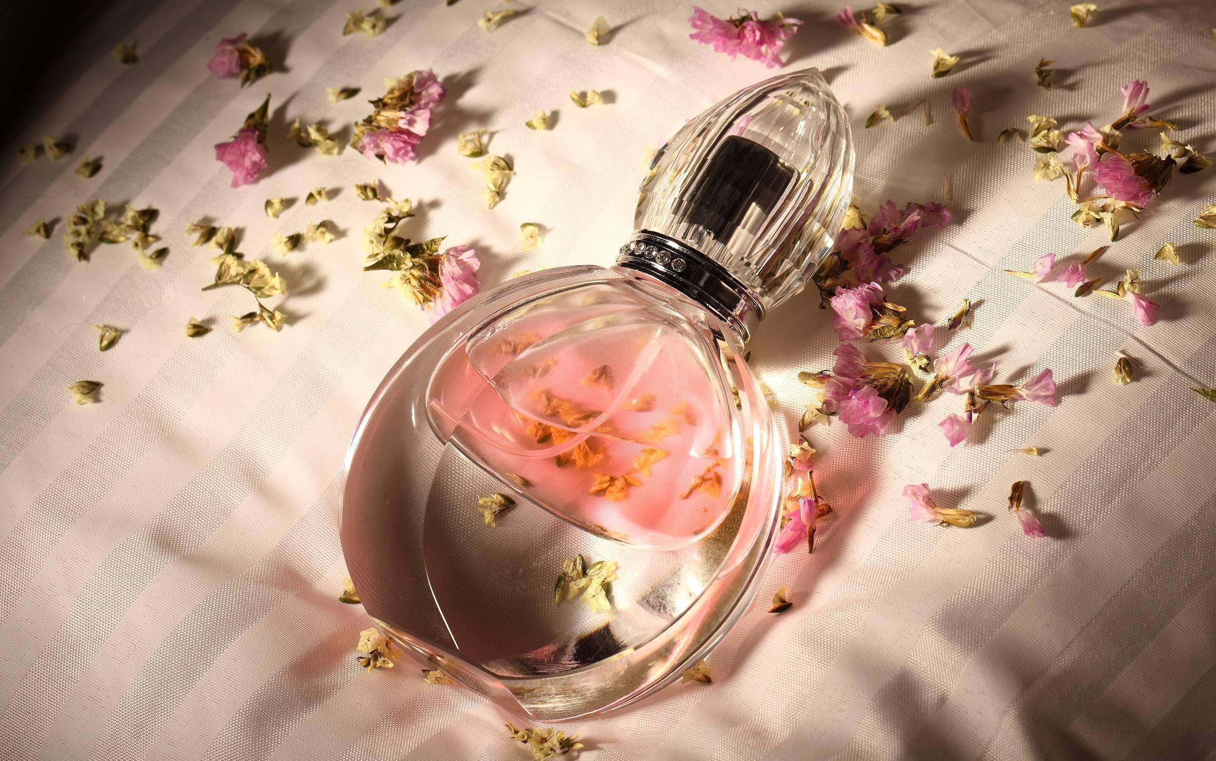 到了重新去讨论国产香水的时候了