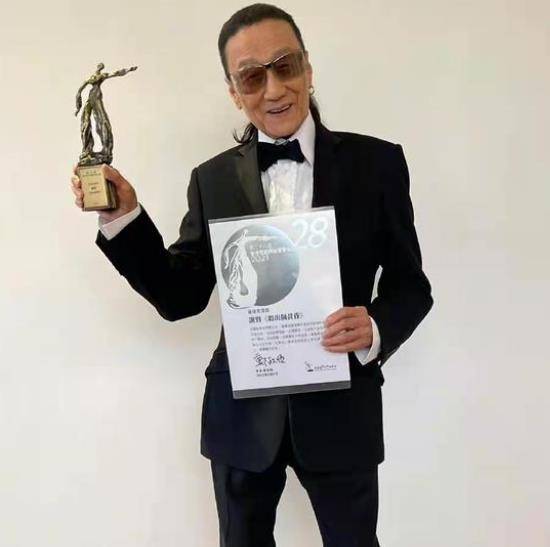 爸爸战胜儿子85岁谢贤再夺影帝有望拿下金像奖谢霆锋却颗粒无收