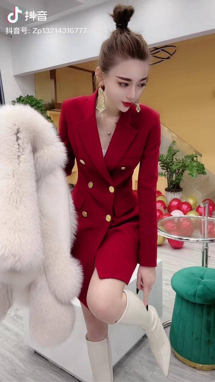 枣红色西服裙太漂亮啦姐妹们一定要来一件哦气质穿搭新年穿新衣dou小