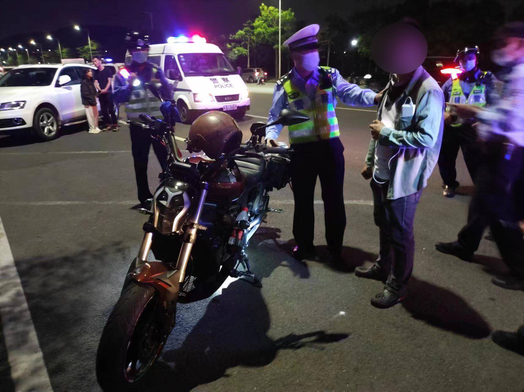 东莞虎门开展摩托车,电动车交通违法综合整治