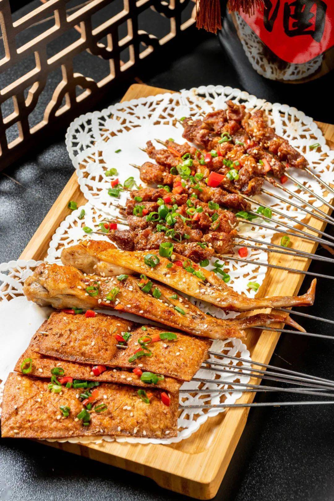 很好奇,厦门这家烤鱼店,为啥老排队?