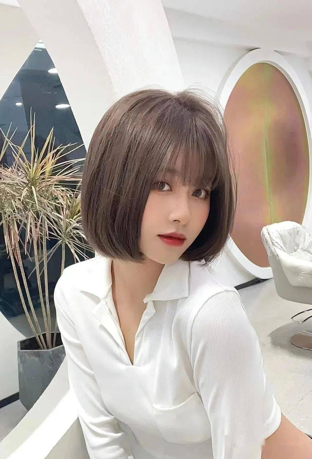 2022年流行的女生短发,我想这款内扣卷的短发,一定是你们喜欢的款