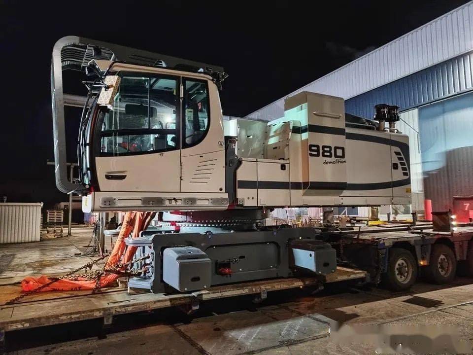 巨兽出笼利勃海尔r980变身207吨巨型拆除机