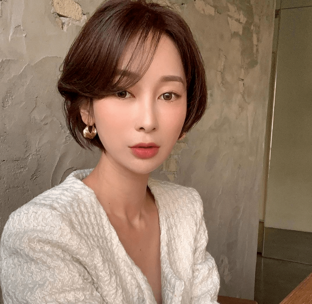 姐姐超短发._发型_中国_人类