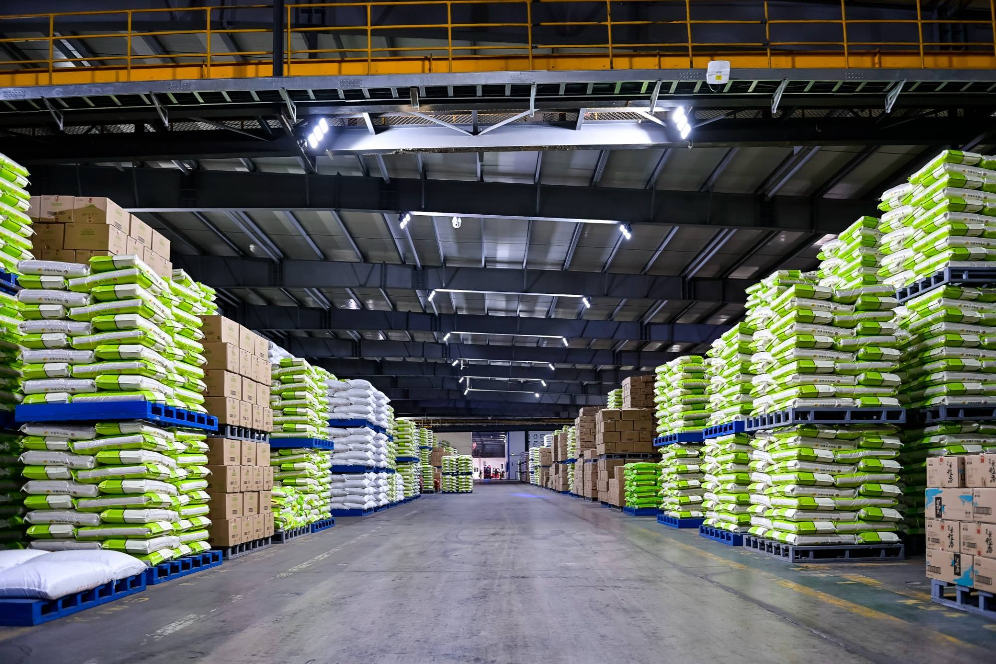 疫"起守"沪"】3000吨龙江优质大米"乘"专列开赴上海_物资_哈尔滨_运输