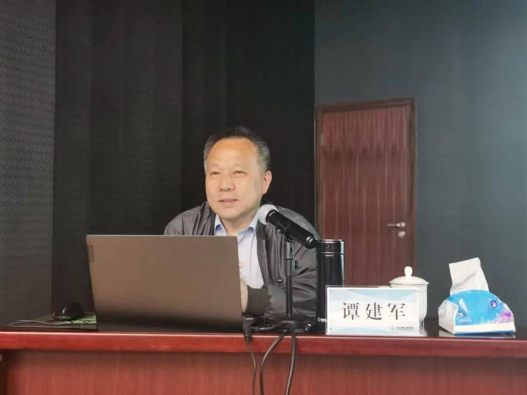 谭建军教授带我们走进智慧旅游的大平台,感受智慧旅游如何为游客提供