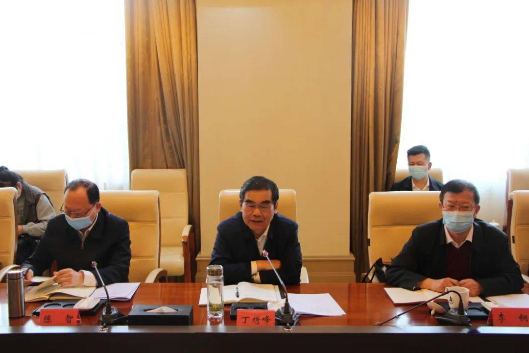 4月12日至4月14日,自治区党委常委,政法委书记丁绣峰在阿拉善盟调研