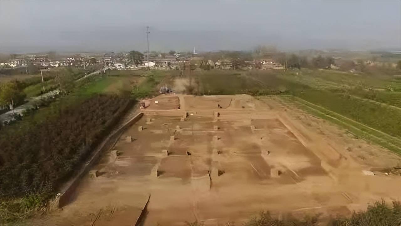 陕西岐山凤雏村周原遗址出土的两进院落建筑遗迹,是中国已知最早,最严