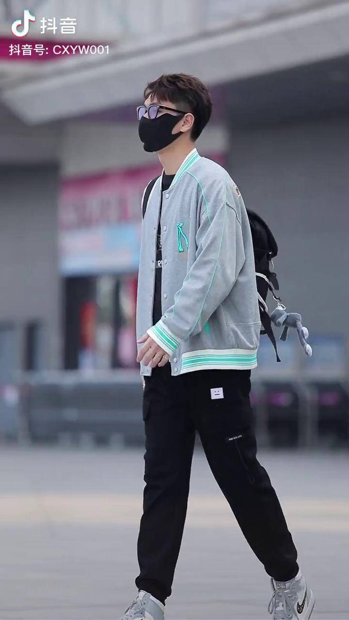 2022春季新款棒球服外套男生穿搭每日穿搭棒球服时尚街拍潮流穿搭穿搭