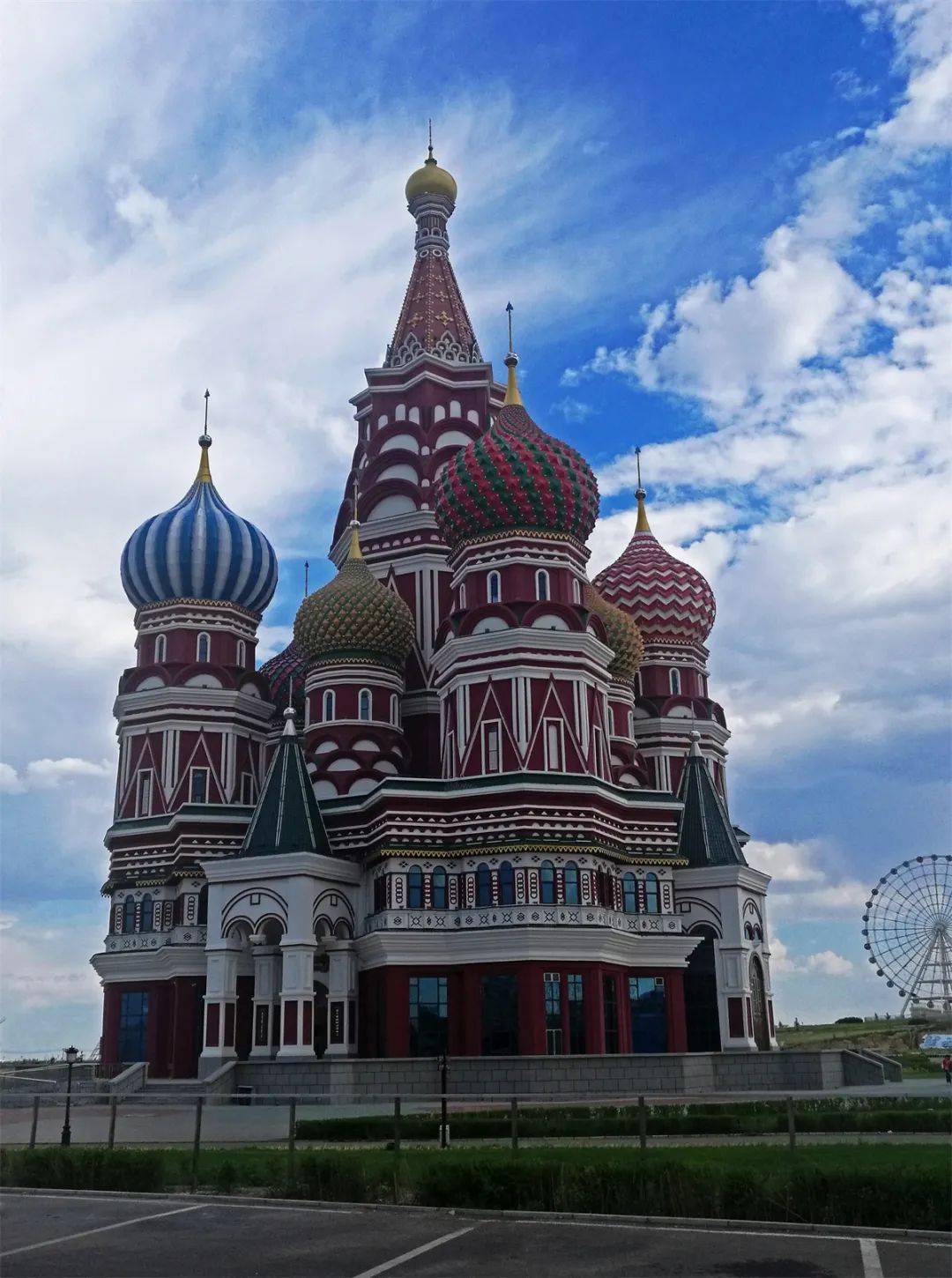 《古堡》摄影:李鸿铭(组别:民俗风情)《收获幸福》摄影:王永胜(组别