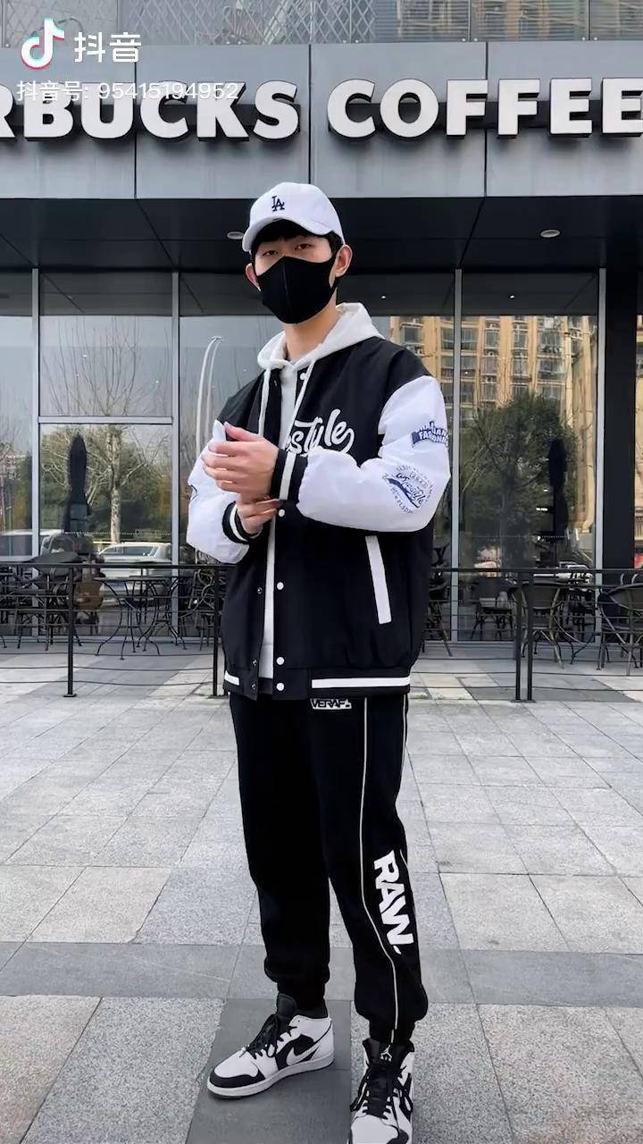青少年男生春季怎么穿棒球服搭配一条运动裤这一套儿子穿上帅帅的大童