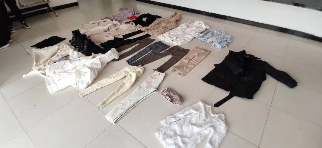 凤阳一怪癖男就喜欢偷晾晒在路边的女性衣物结果被民警抓住