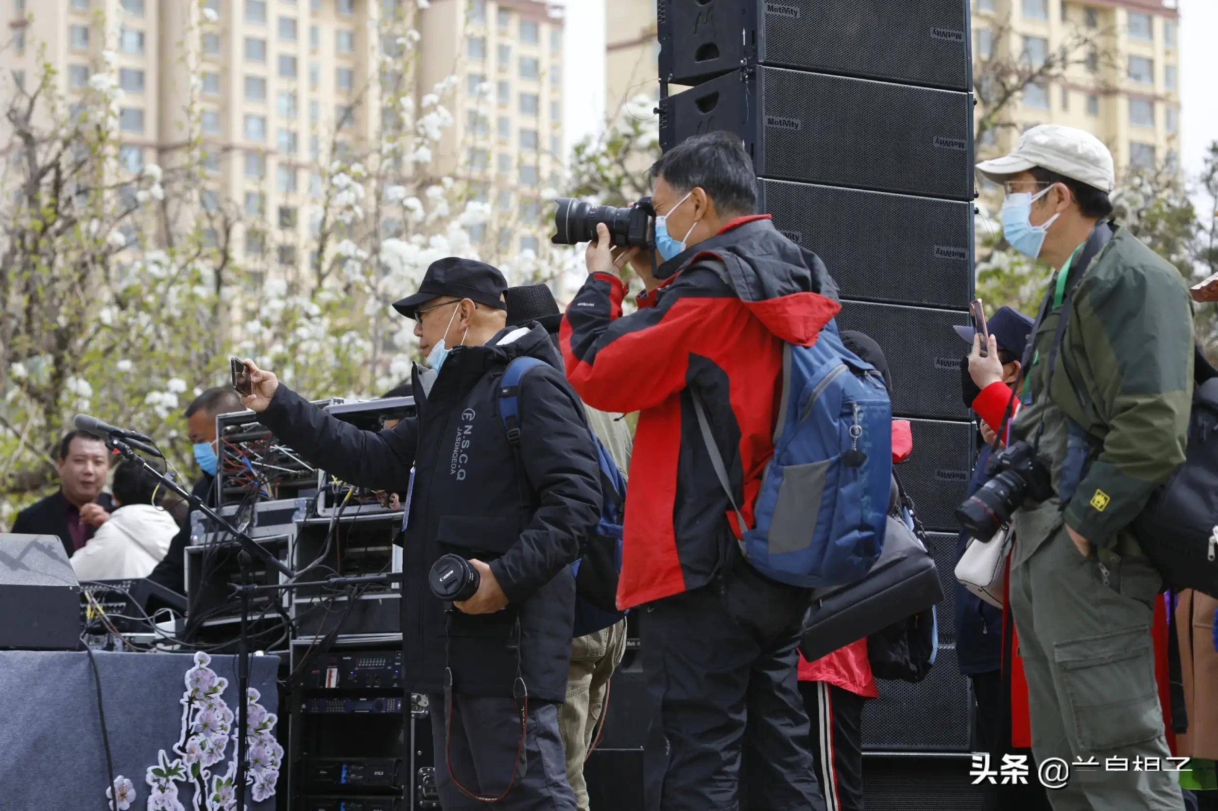 蘭州旅遊協會傳媒專委員會的傳媒專職攝影師們用手中鏡頭,定格拍攝並