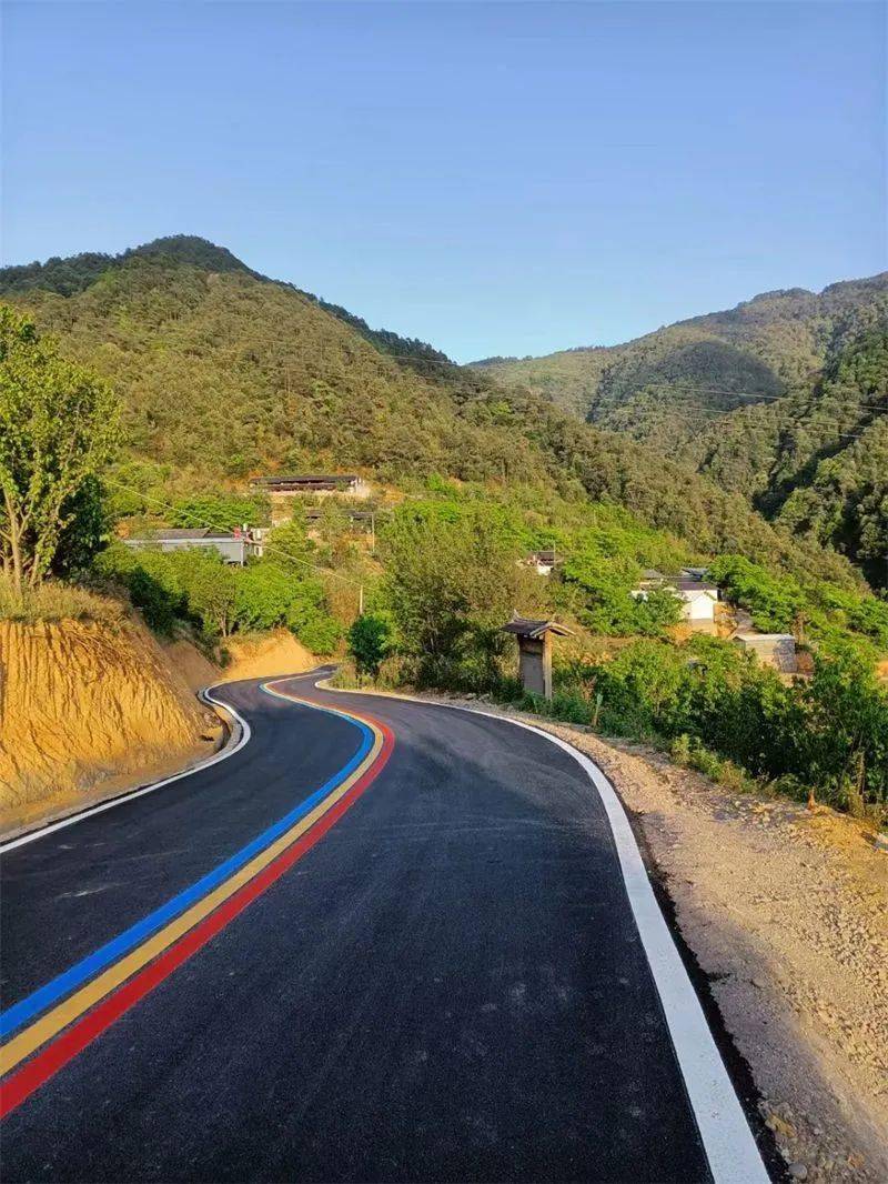 一天一点普洱2347景东黄草岭彩虹路上线无量山居半山酒店即将投入运营