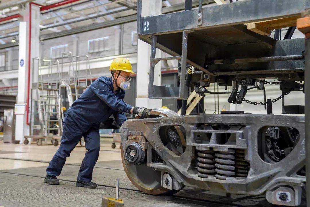 中老铁路国外段货车回昆做保养