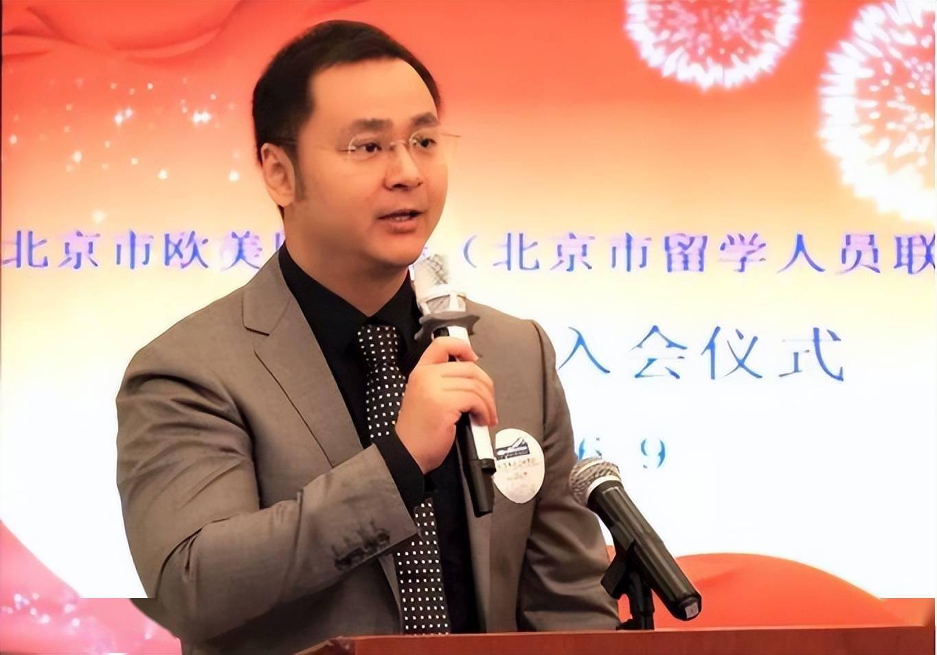 陈景润独子陈由伟高中学文大学改学数学系有脸给我爸扫墓了