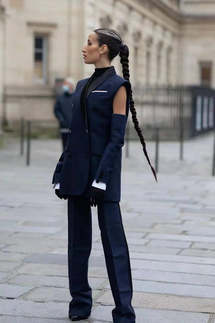 救命我被抓住小辫子啦