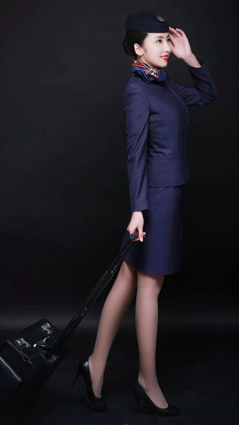 丽人行美貌端庄的空姐