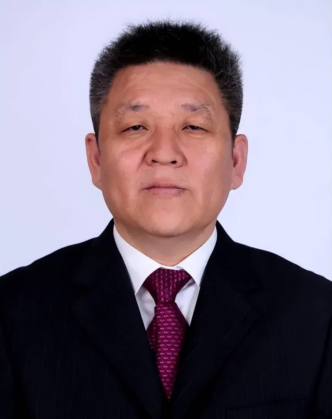 1986年07月,古井酒厂技校任教;1988年07月,中国银行亳州支行迎宾,喷泉