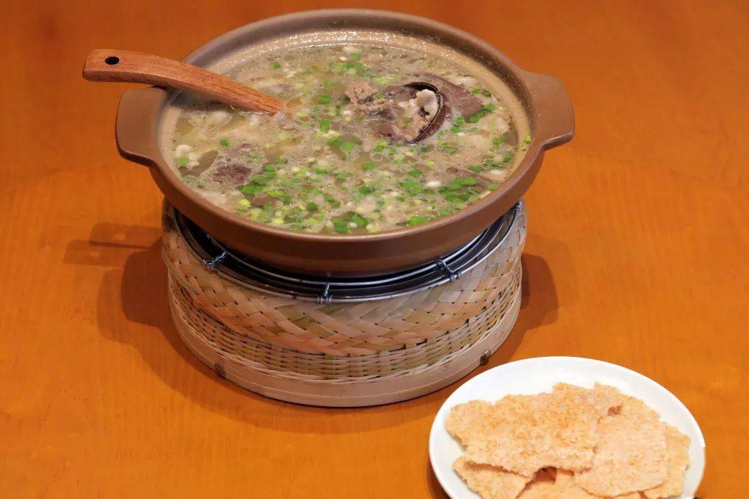 情意满满的钟鸣杀猪汤